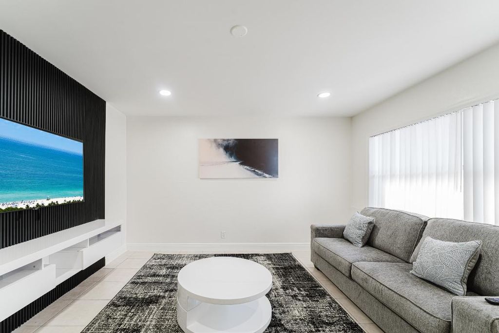 Photo of 1800 NW 4th Avenue, Boca Raton, FL 33432 (MLS # R11157088)