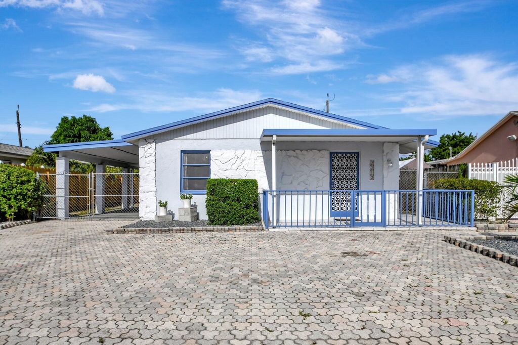 Photo of 2212 Park Street, Lake Worth Beach, FL 33460 (MLS # R10992588)