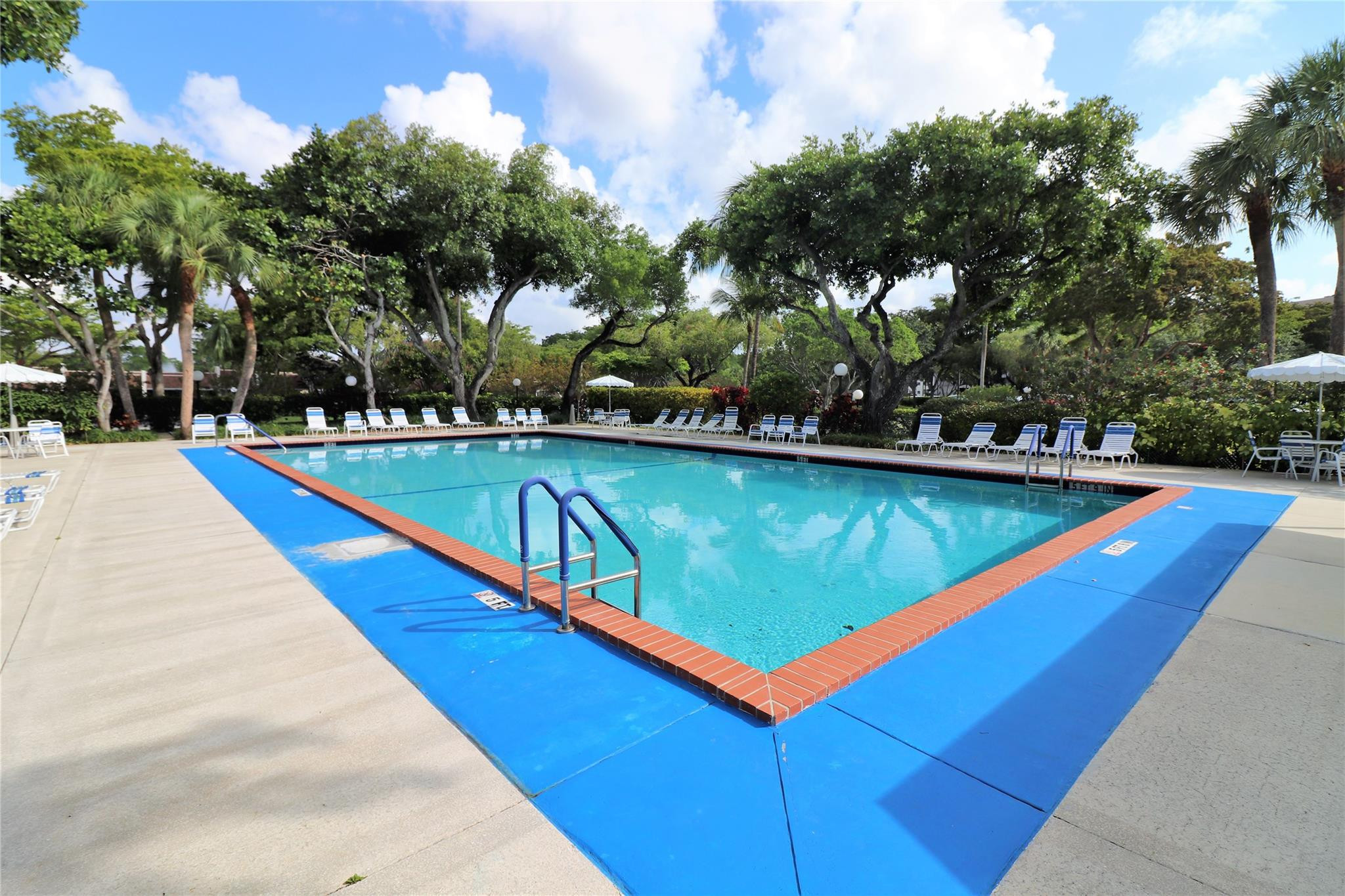NO 71 PALM-AIRE COUNTRY CLUB - Residential