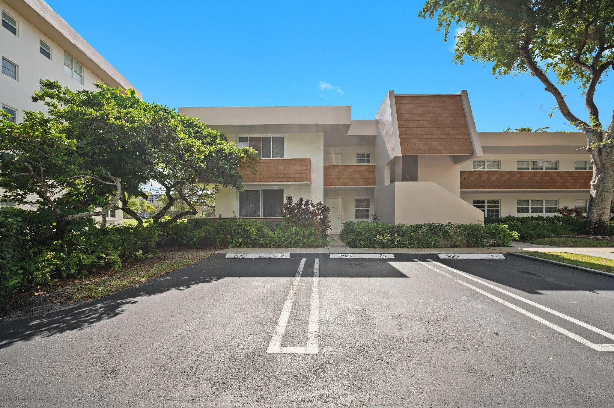 NO 71 PALM-AIRE COUNTRY CLUB - Residential