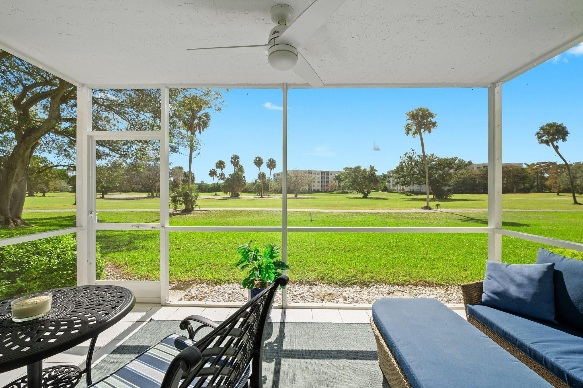 3700 Oaks Clubhouse Drive 106