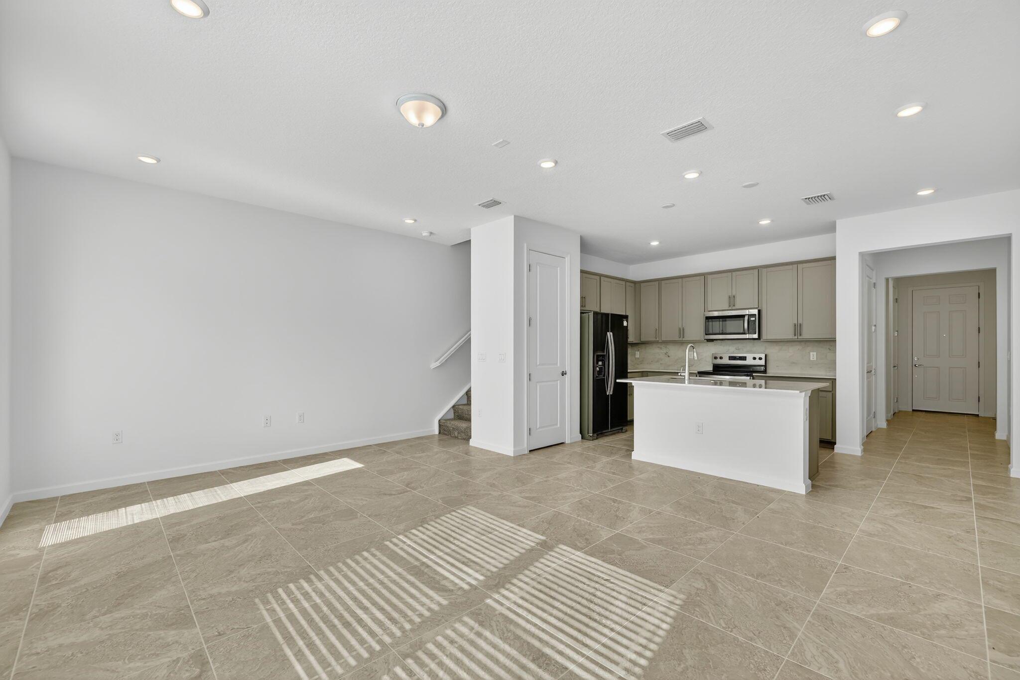 95 RIVERSIDE PUD PHASE IV - Residential Lease