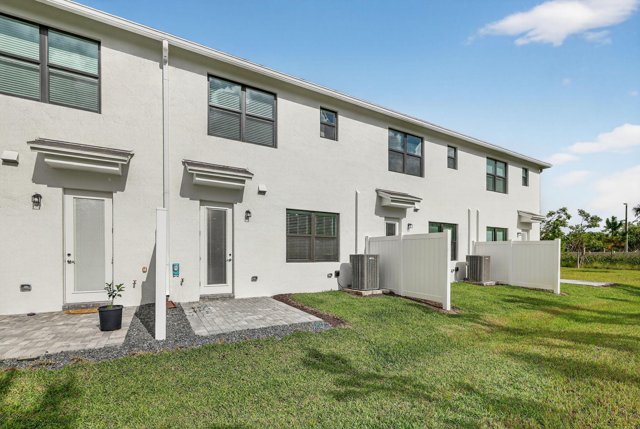 95 RIVERSIDE PUD PHASE IV - Residential Lease