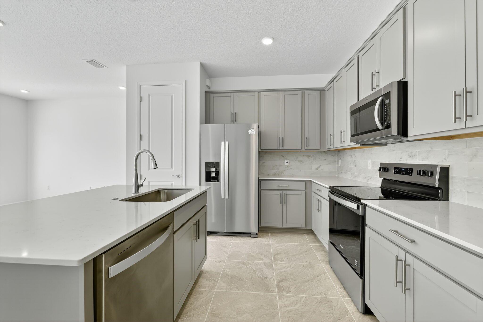 95 RIVERSIDE PUD PHASE IV - Residential Lease
