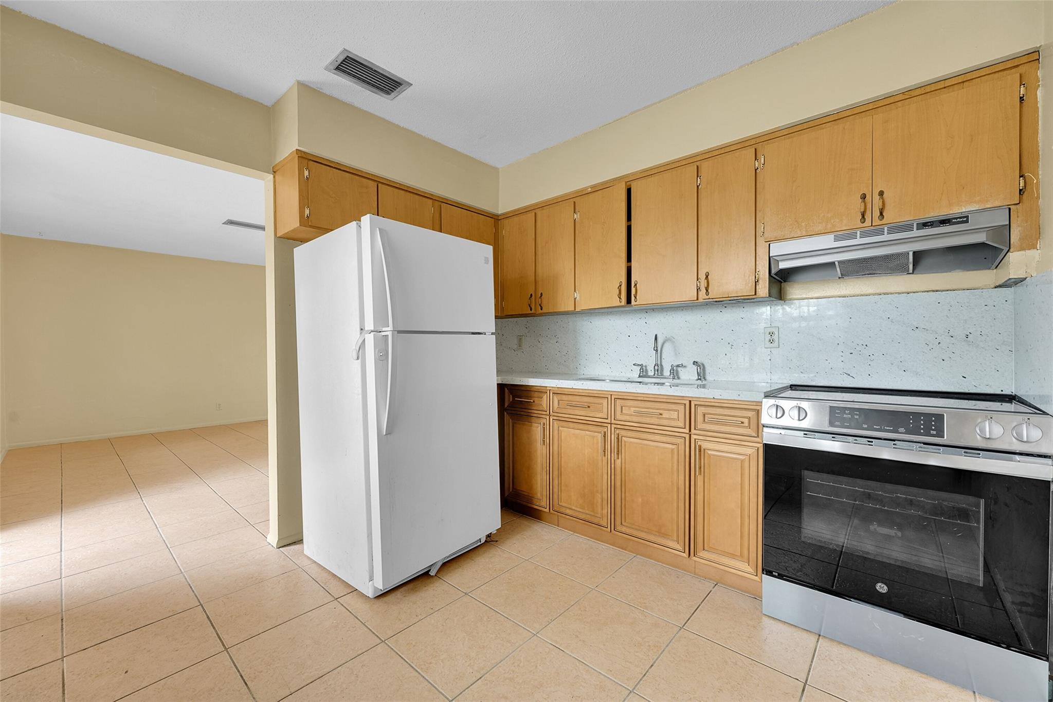 Oriole Estates Sec 8 65-9 - Residential Lease