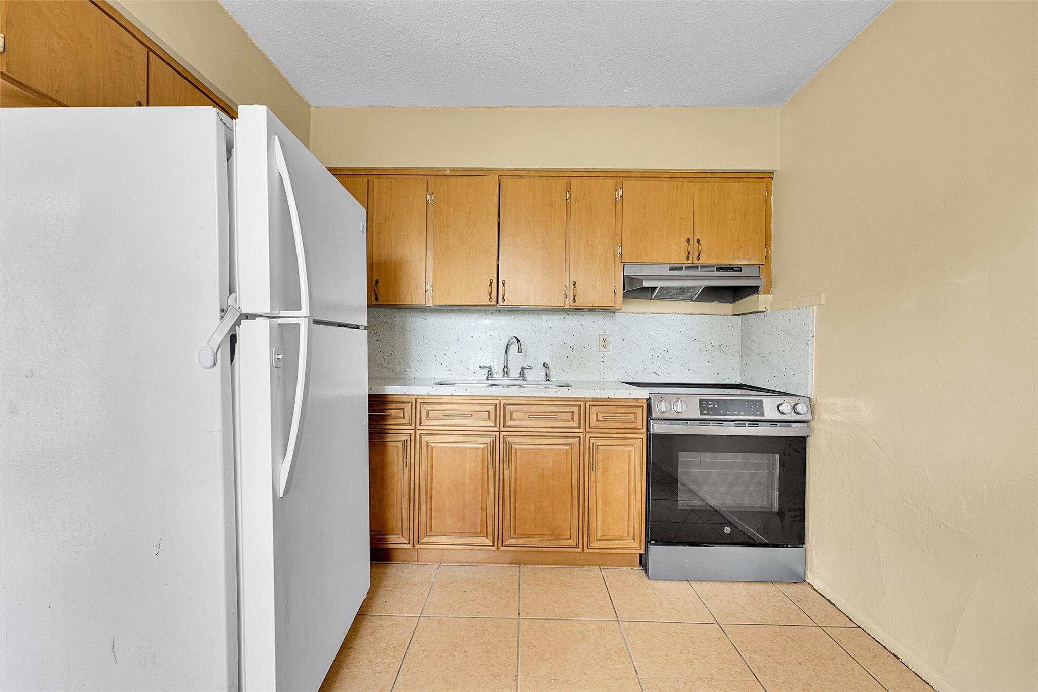 Oriole Estates Sec 8 65-9 - Residential Lease