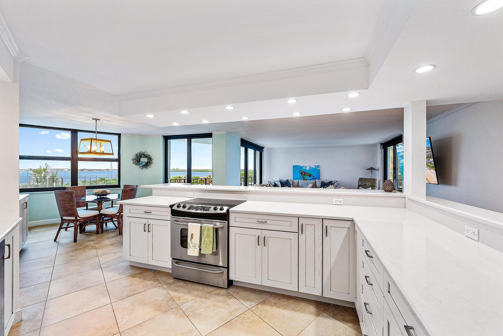 5420 N Ocean Drive 305, Singer Island, FL, 33404/$699,000 2 5420 N Ocean Drive 305