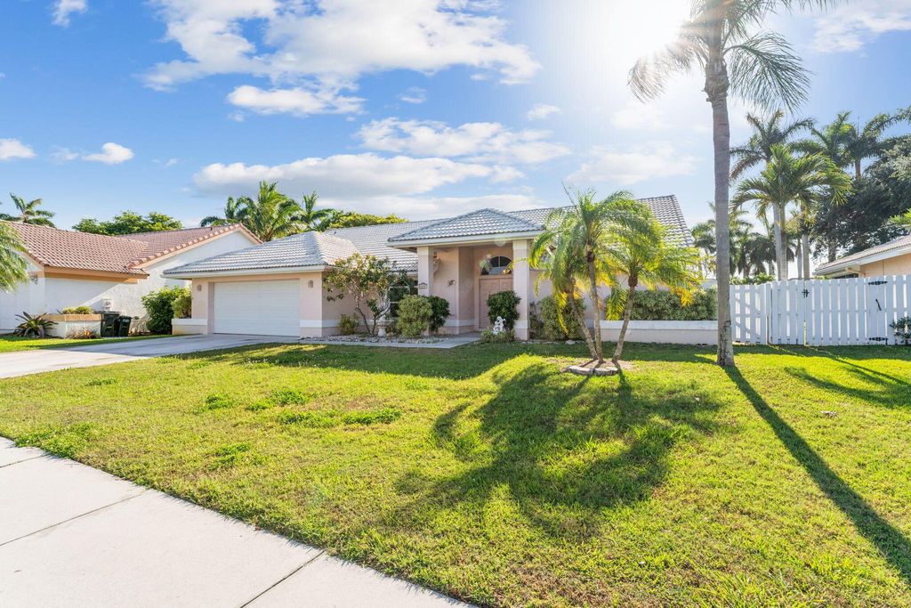Photo of 6838 Blue Bay Circle, Lake Worth, FL 33467 (MLS # R10987128)