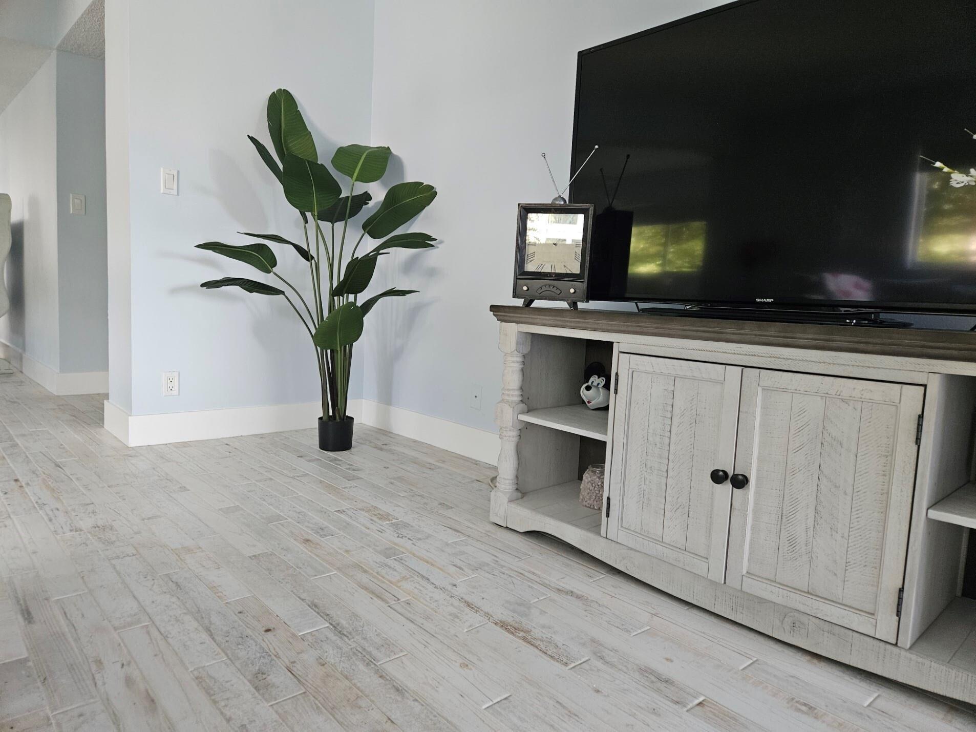 ANDROS VILLAGE E CONDO - Residential