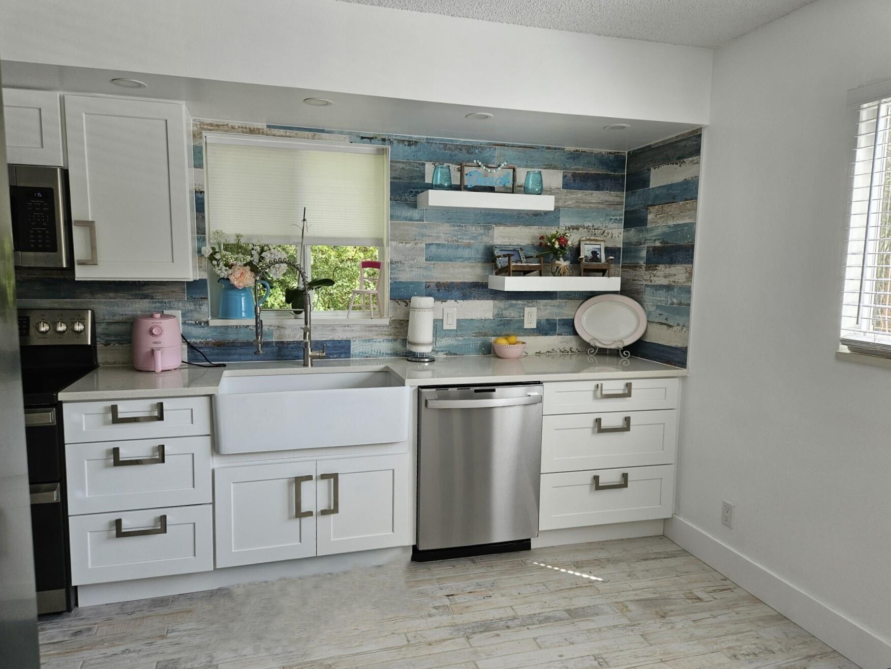 ANDROS VILLAGE E CONDO - Residential