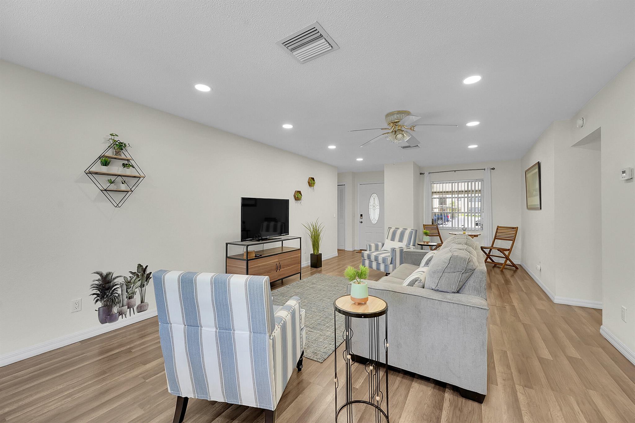 SUNRISE POINT VILLAS UNRE - Residential