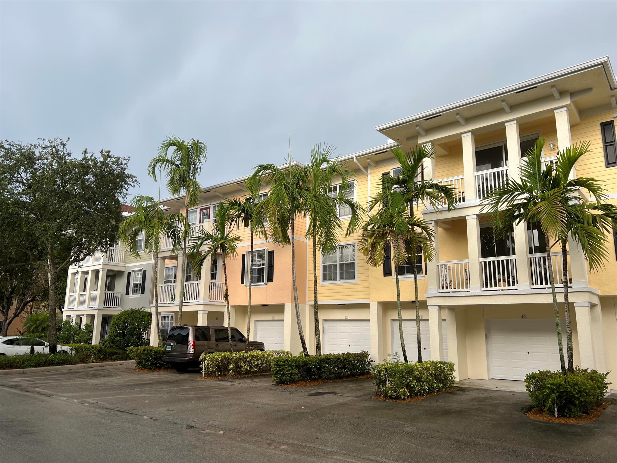 SOMERSET AT ABACOA CONDO - Residential