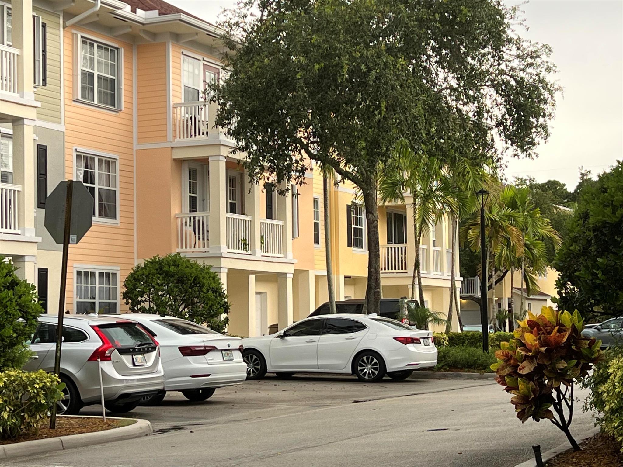 SOMERSET AT ABACOA CONDO - Residential