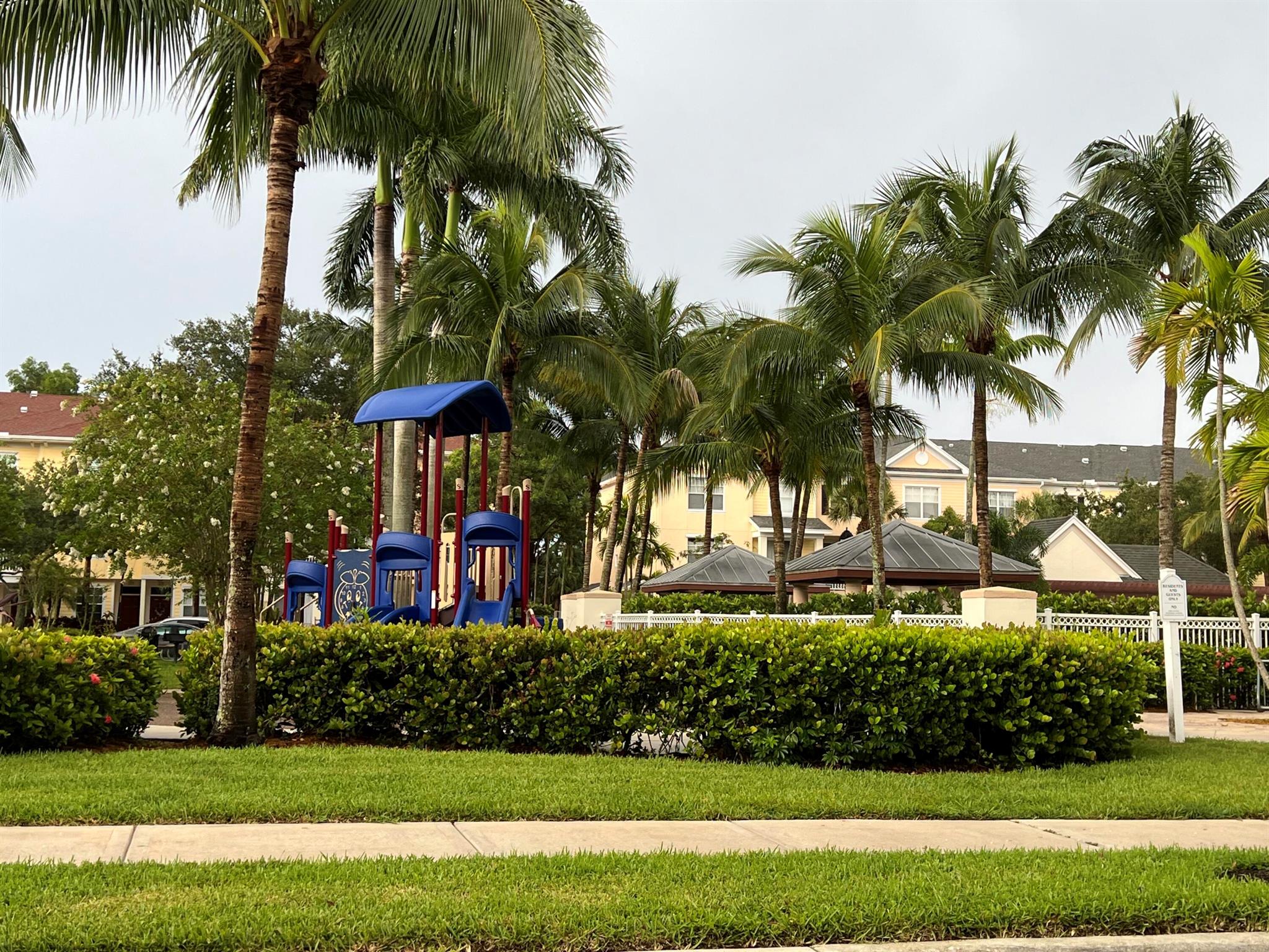 SOMERSET AT ABACOA CONDO - Residential