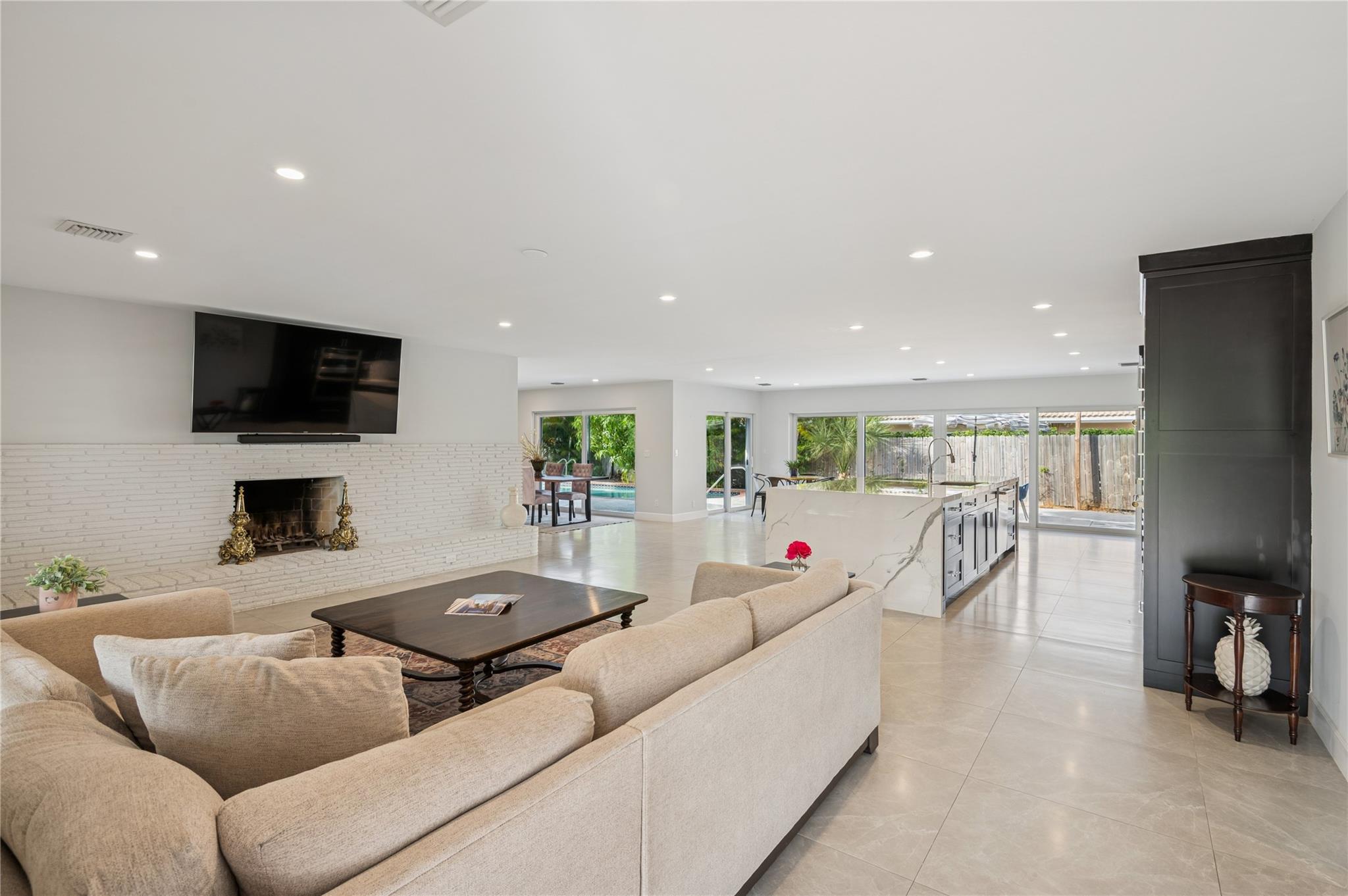 CORAL RIDGE GALT ADD NO 1 - Residential Lease