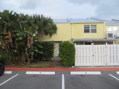 A home in Hutchinson Island