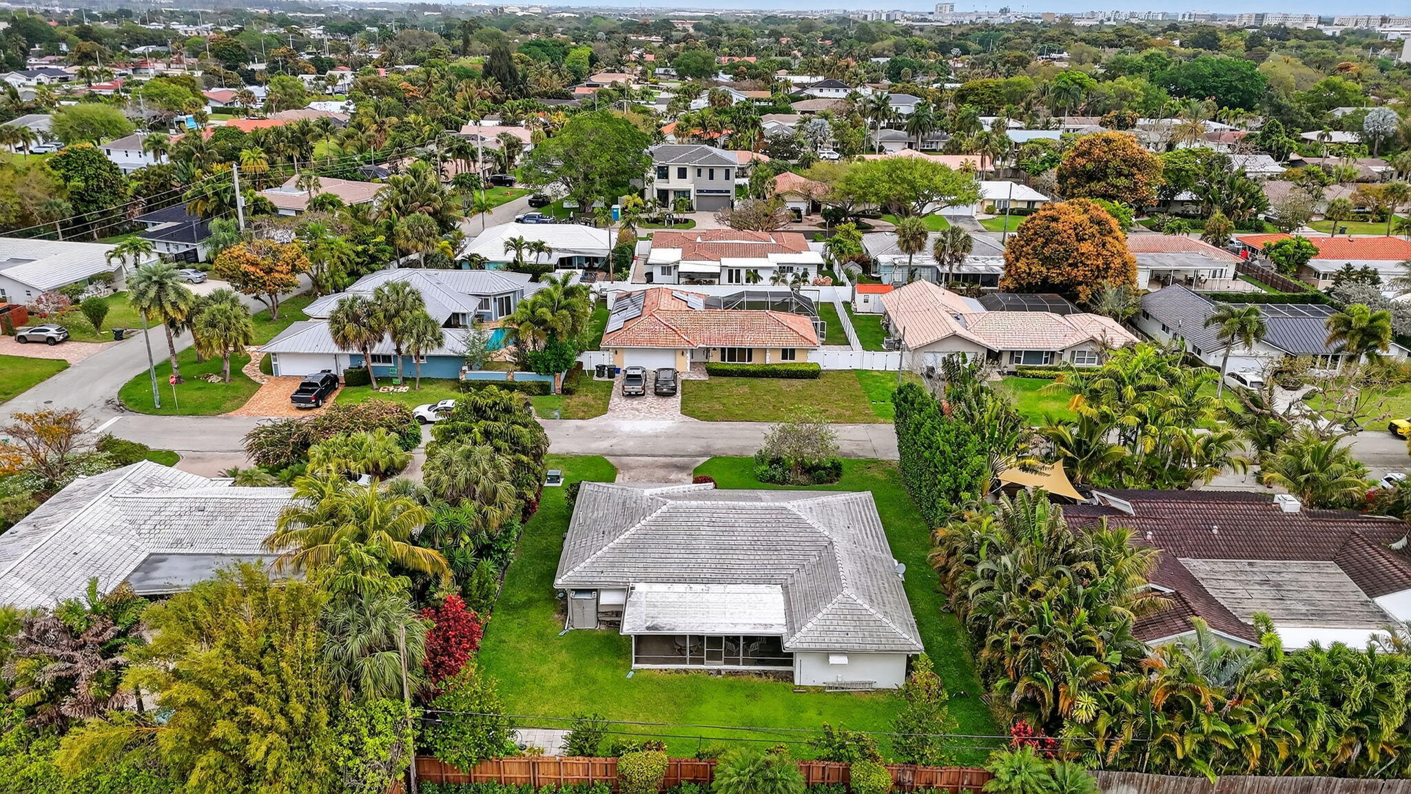 LAKE FLORESTA - Residential