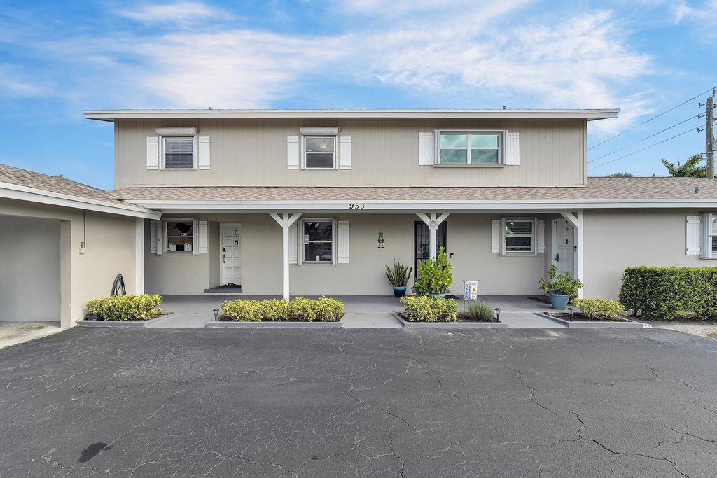 Photo of 953 SE 10th #6d, Deerfield Beach, FL 33441 (MLS # B26027657)
