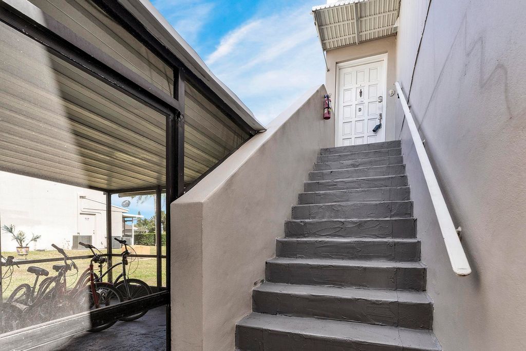 Photo of 953 SE 10th #6d, Deerfield Beach, FL 33441 (MLS # B26027657)