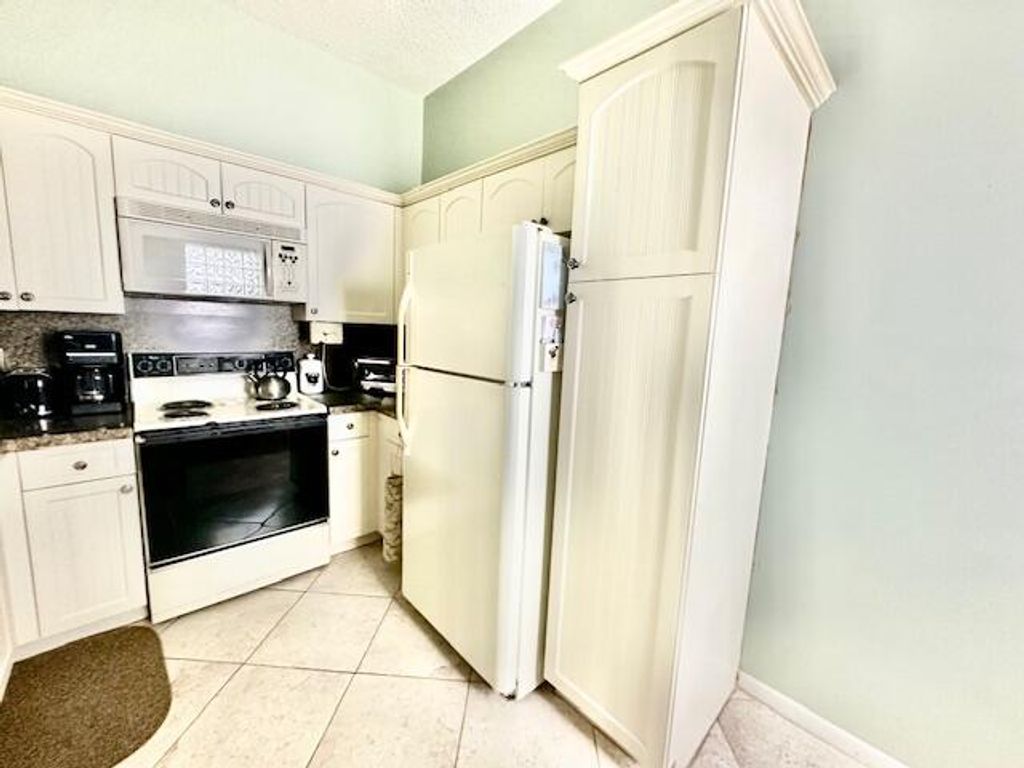 Photo of 5430 Venetia Court #N, Boynton Beach, FL 33437 (MLS # B26010323)