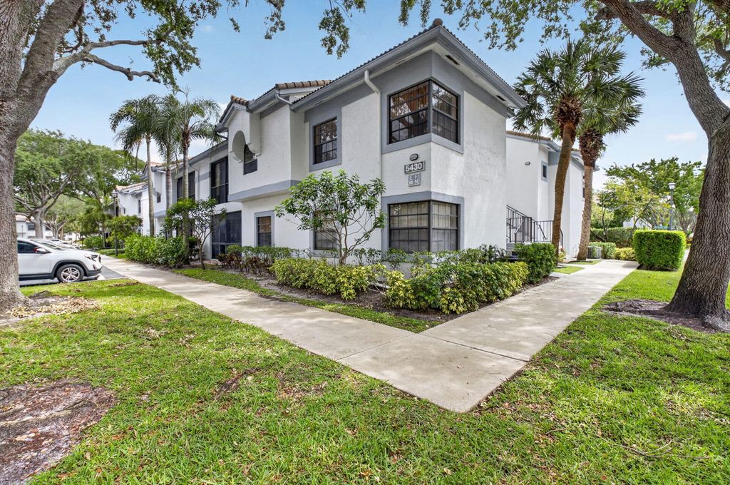 Photo of 5430 Venetia Court #N, Boynton Beach, FL 33437 (MLS # B26010323)