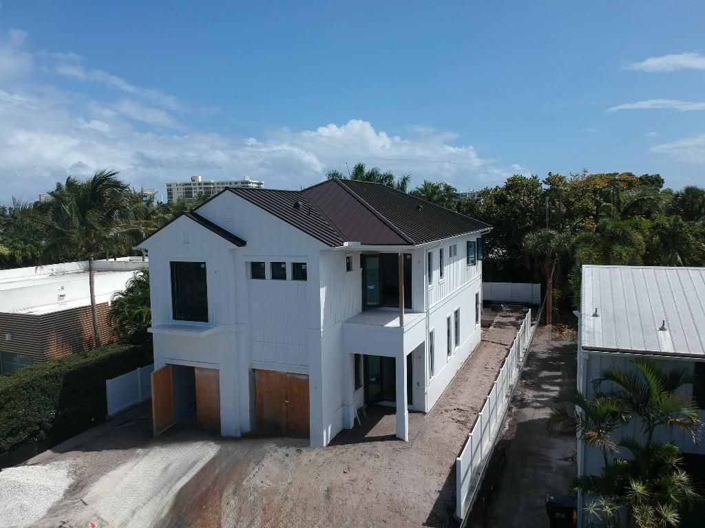Photo of 716 NE 2nd Street, Delray Beach, FL 33483 (MLS # R11080491)
