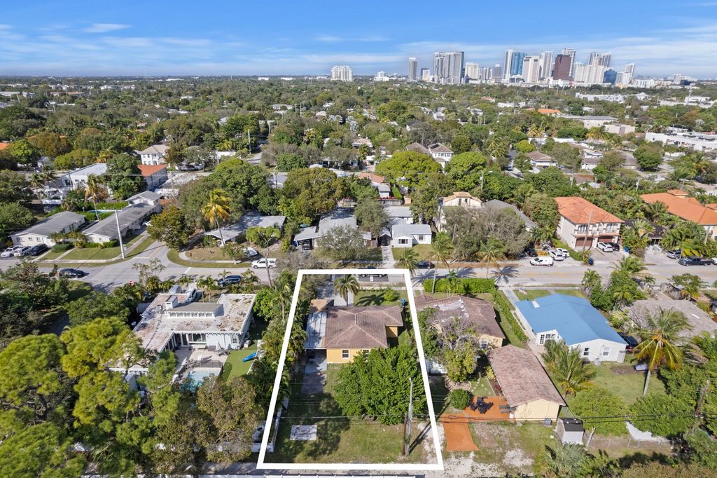 Photo of 516 SW 17th Street, Fort Lauderdale, FL 33315 (MLS # R11160751)