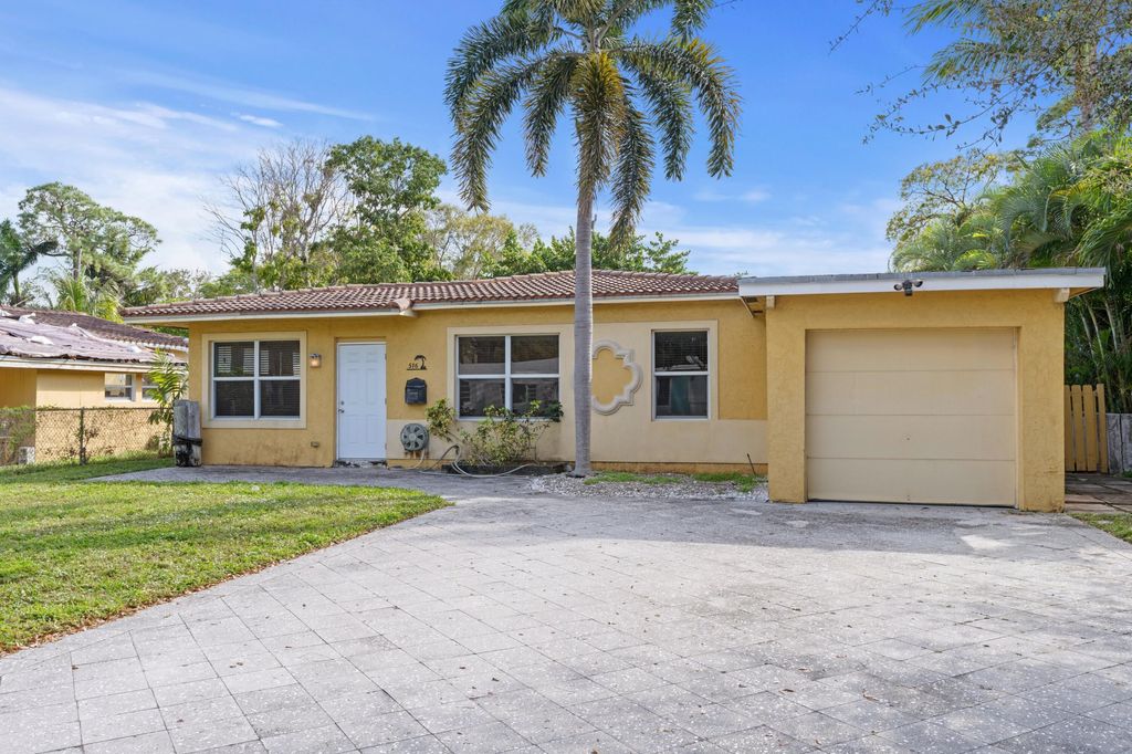 Photo of 516 SW 17th Street, Fort Lauderdale, FL 33315 (MLS # R11160751)