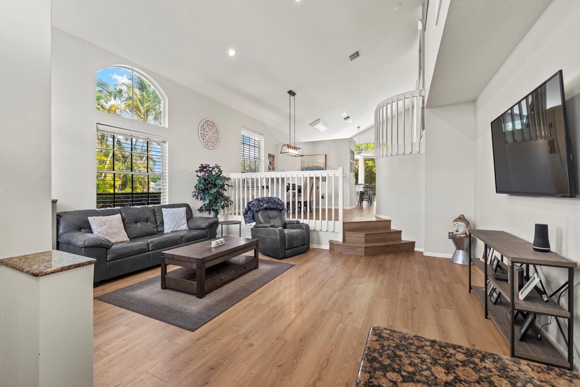 6570 Waverly Lane, Lake Worth, FL, 33467/$715,000 3 6570 Waverly Lane
