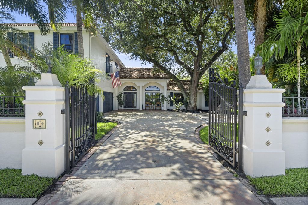 Photo of 18944 SE Jupiter River Drive, Jupiter, FL 33458 (MLS # R11016304)