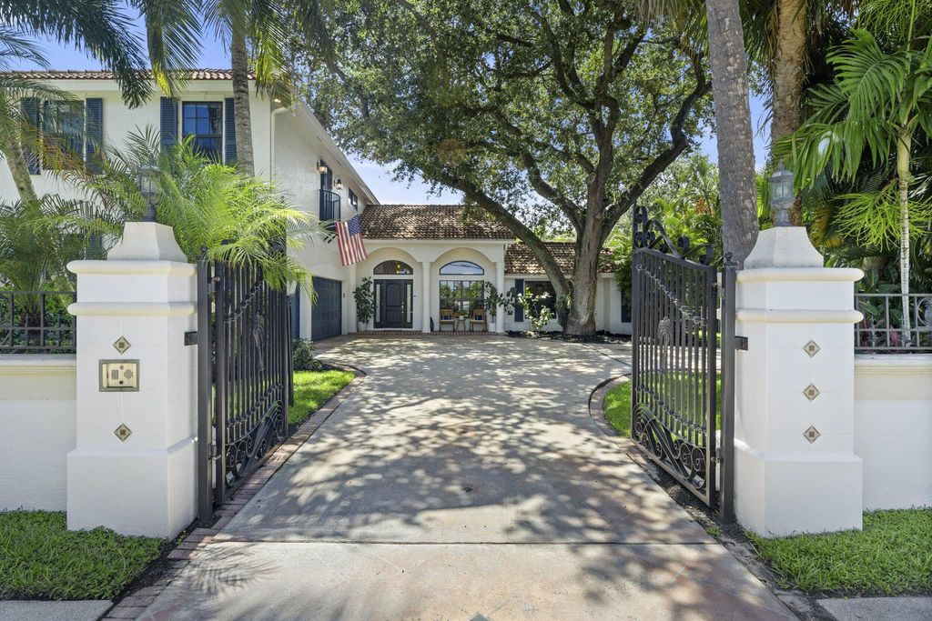 Photo of 18944 SE Jupiter River Drive, Jupiter, FL 33458 (MLS # R11016304)