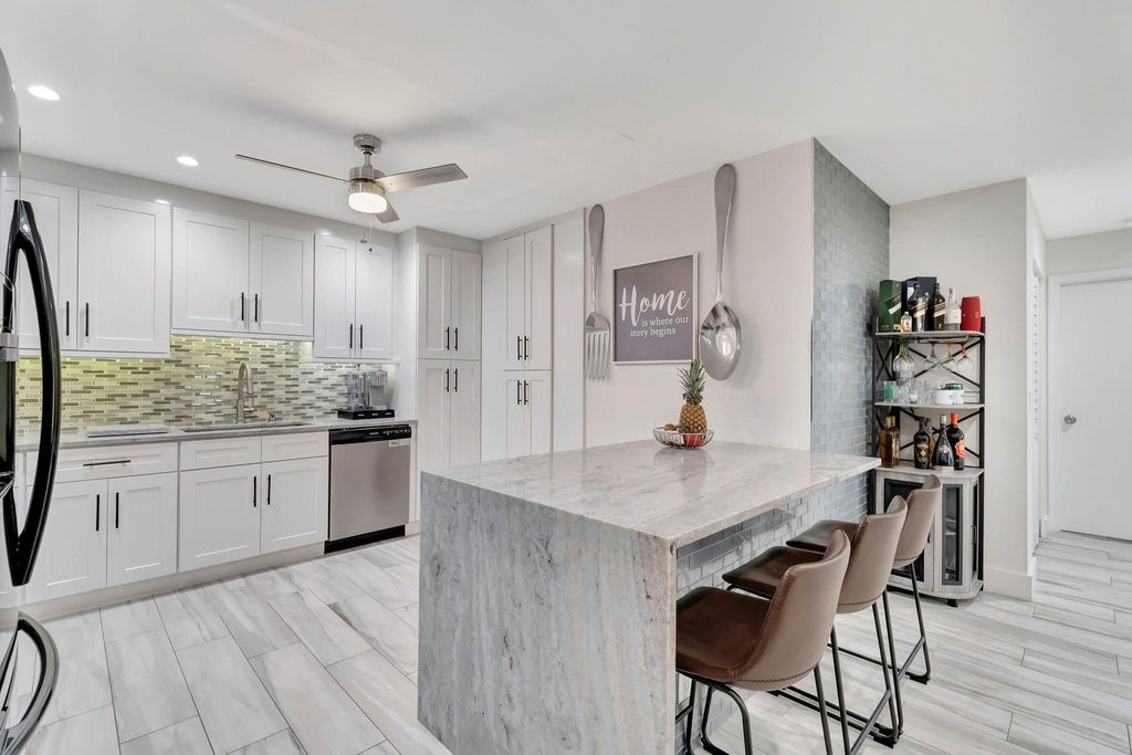 Photo of 8051 Ambach Way #25-B, Hypoluxo, FL 33462 (MLS # F10505284)