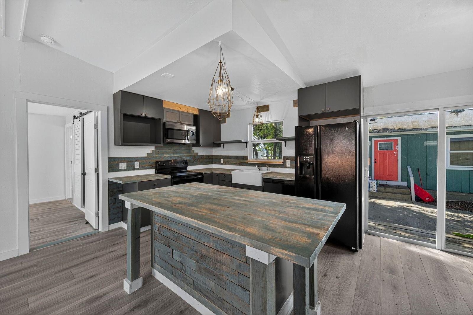 SAXONS SUB IN NE1/4 - Residential