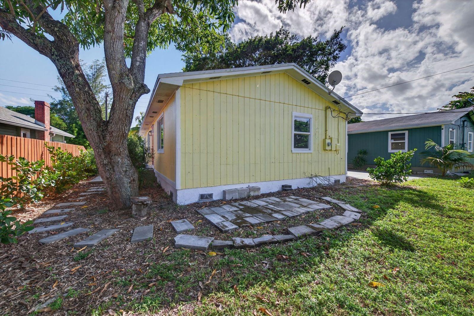 SAXONS SUB IN NE1/4 - Residential