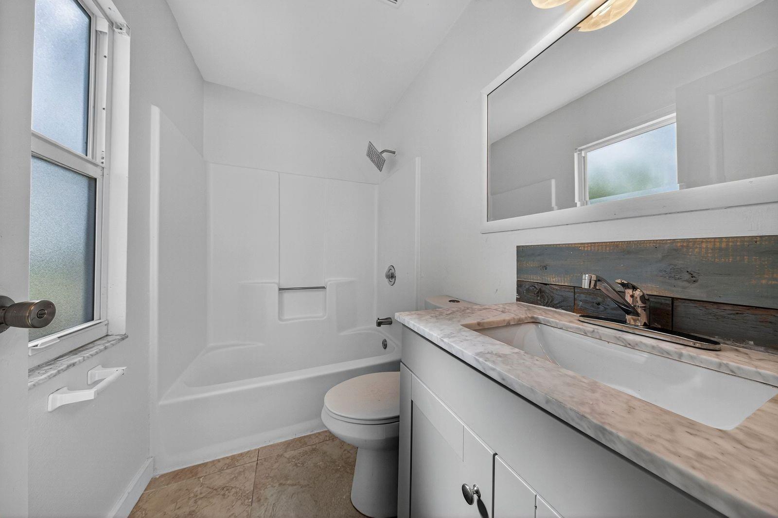 SAXONS SUB IN NE1/4 - Residential