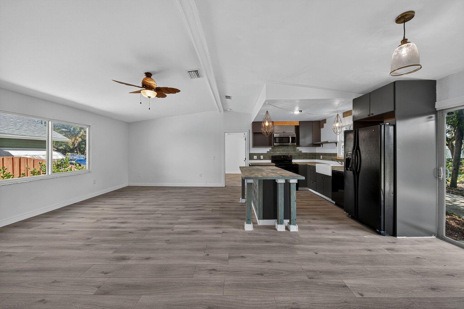 SAXONS SUB IN NE1/4 - Residential