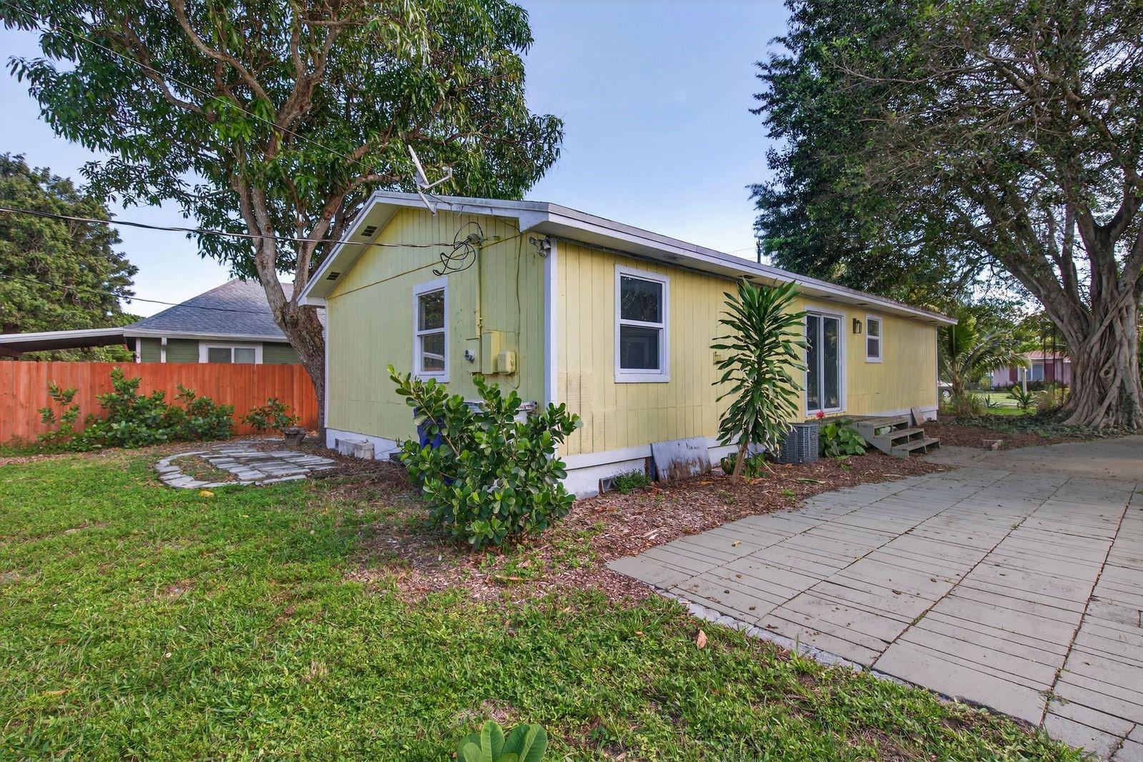 SAXONS SUB IN NE1/4 - Residential
