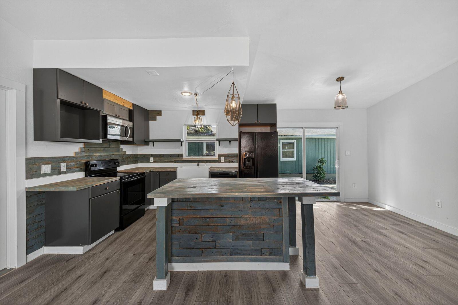 SAXONS SUB IN NE1/4 - Residential