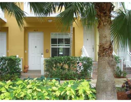 Pristine first floor condo in the charming Village at Sailboat Bend. Tile floors, fresh paint and built-in closet systems make this one special. Washer/dryer in the unit. Close to downtown, Riverwalk, Arts District, boutiques and cafes on world famous Las Olas Blvd, Broward Medical Center. Easy access to I-95 and 595 for travel to Miami, Palm Beach and I-75. 10 minutes to the airport. Pets allowed. Assigned parking space. Association requires 650 credit​​‌​​​​‌​‌​​​‌‌​​​‌‌‌​​‌​​‌‌​​​​ score.