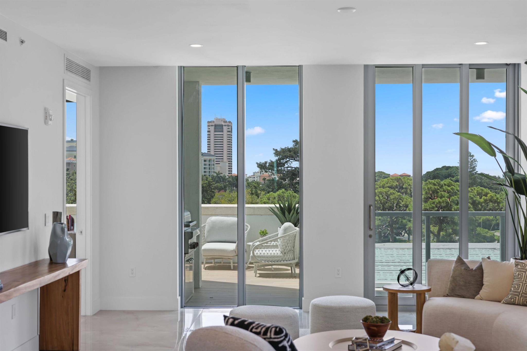 ROYAL PALM RESIDENCES CON - Residential