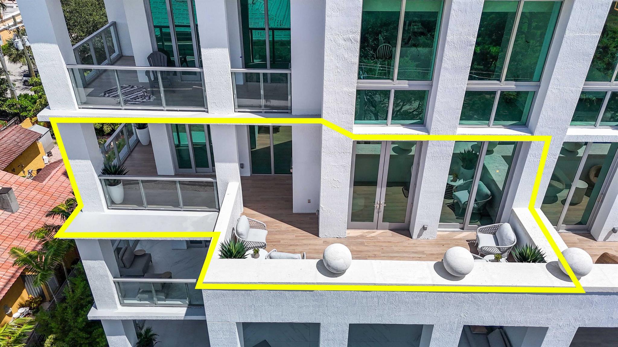 View photos, virtual tours, details... 475 E Royal Palm Road 506