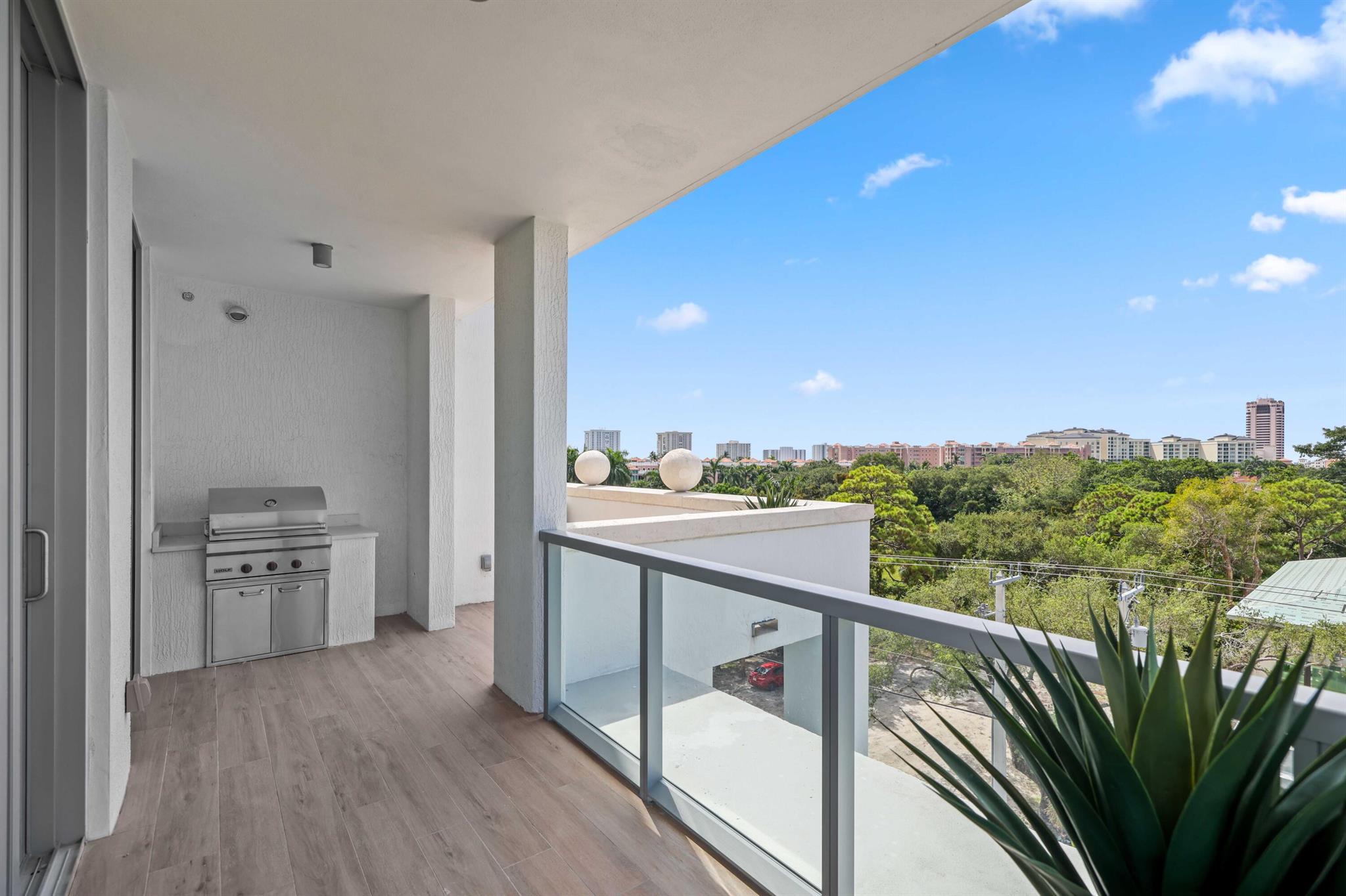 ROYAL PALM RESIDENCES CON - Residential