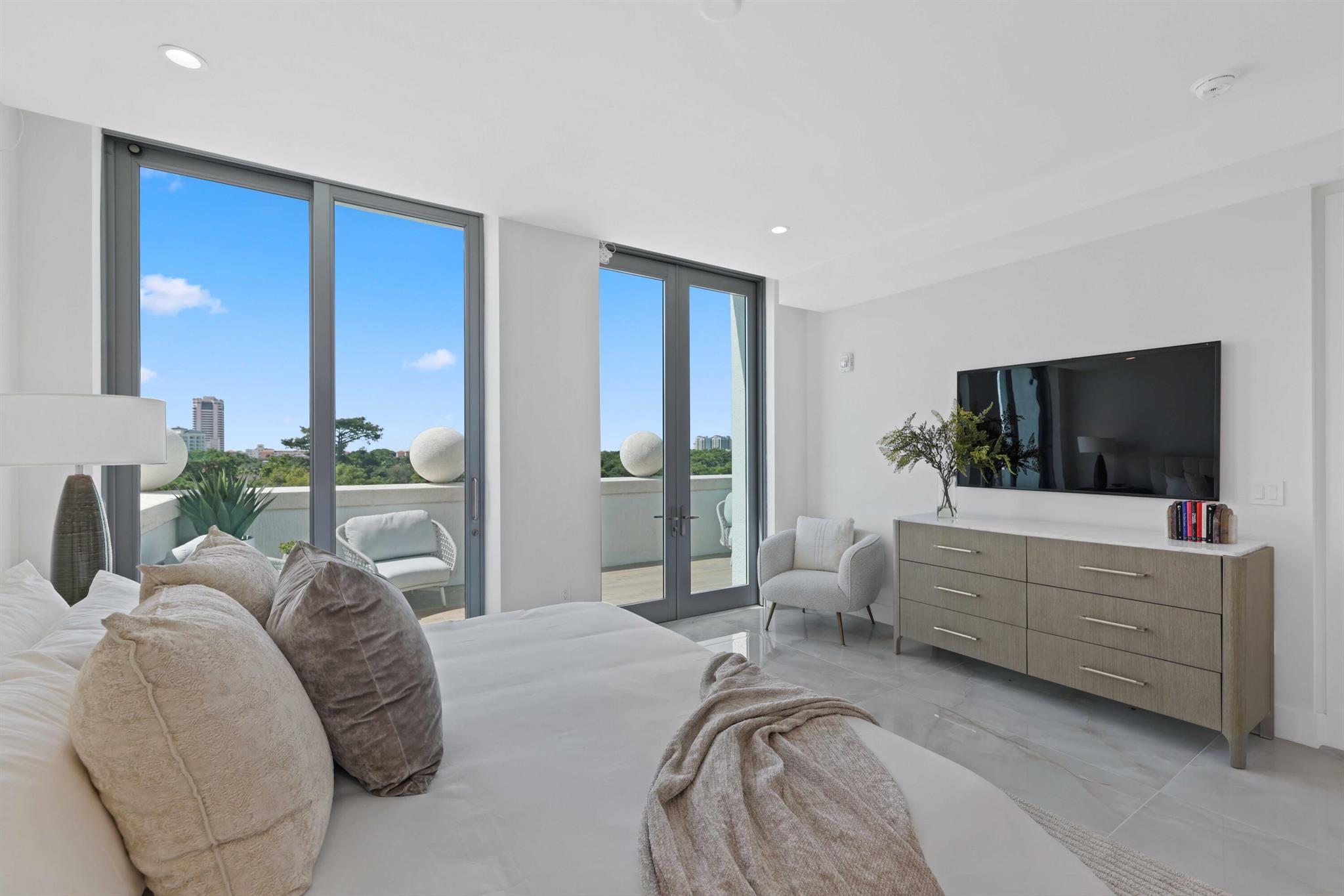 ROYAL PALM RESIDENCES CON - Residential