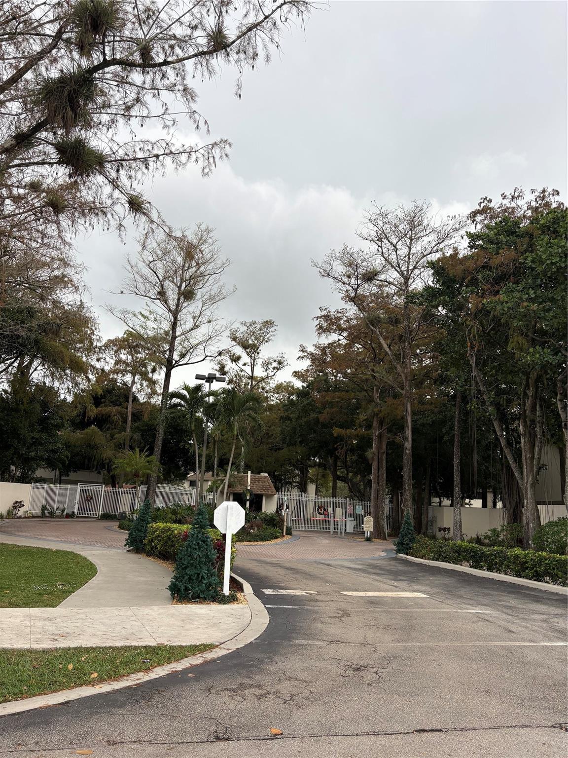 PINES OF OAKLAND FOREST W - Residential Lease