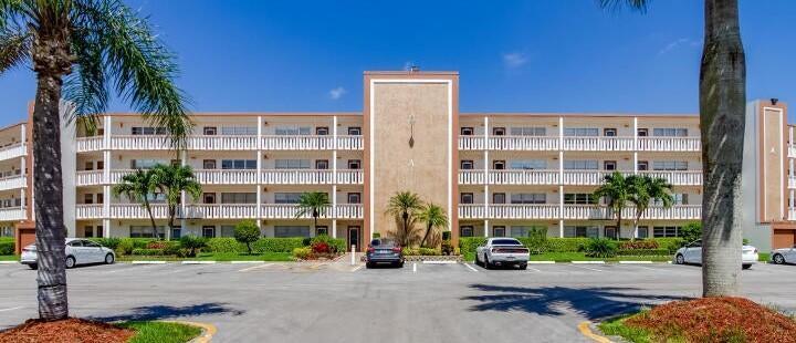 Turnkey 1 bedroom 1.5 bathroom with an updated kitchen. Enclosed patio with a great lake view. Next to pool and easy walk to the clubhouse. 24 hour manned gate . Active clubhouse with all the amenities. Century Village has a trans/bus system throughout the community and local shopping