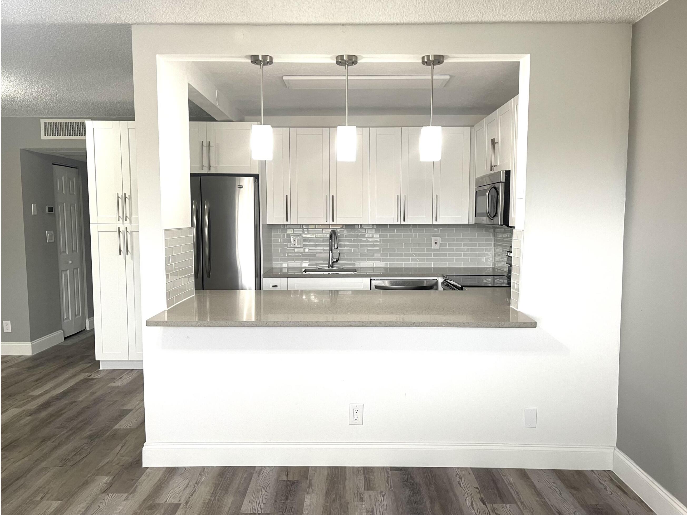 VILLAGE GREEN HAMPTON CON - Residential