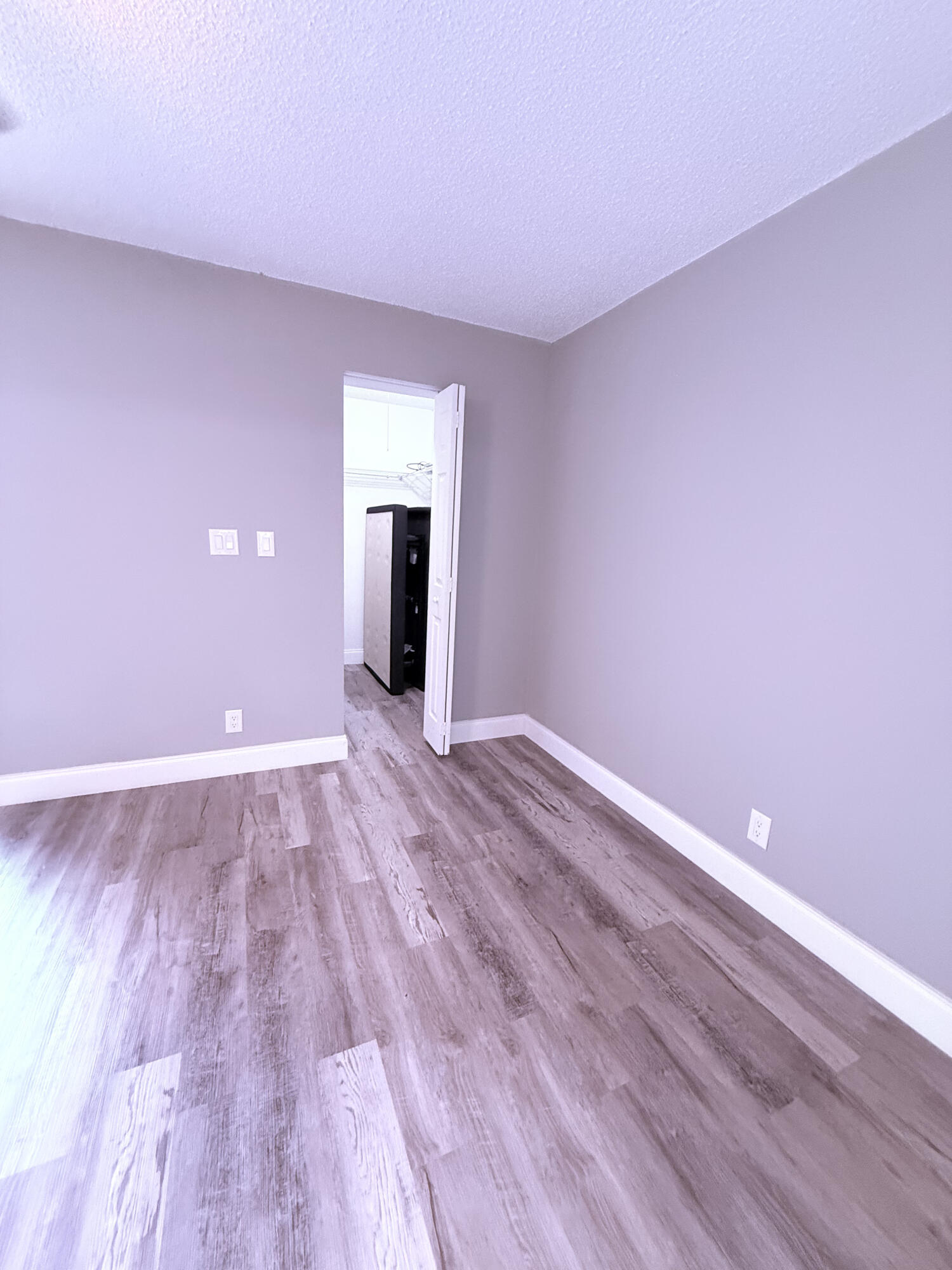 VILLAGE GREEN HAMPTON CON - Residential