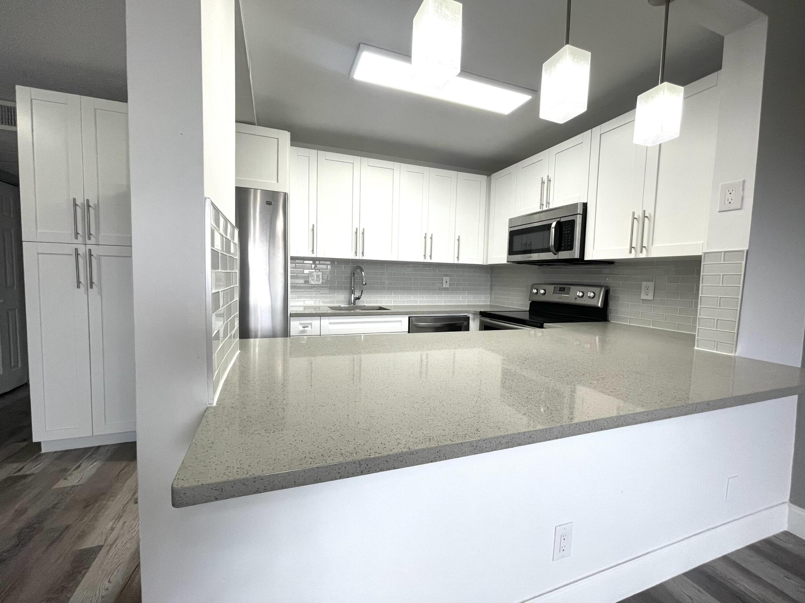 VILLAGE GREEN HAMPTON CON - Residential