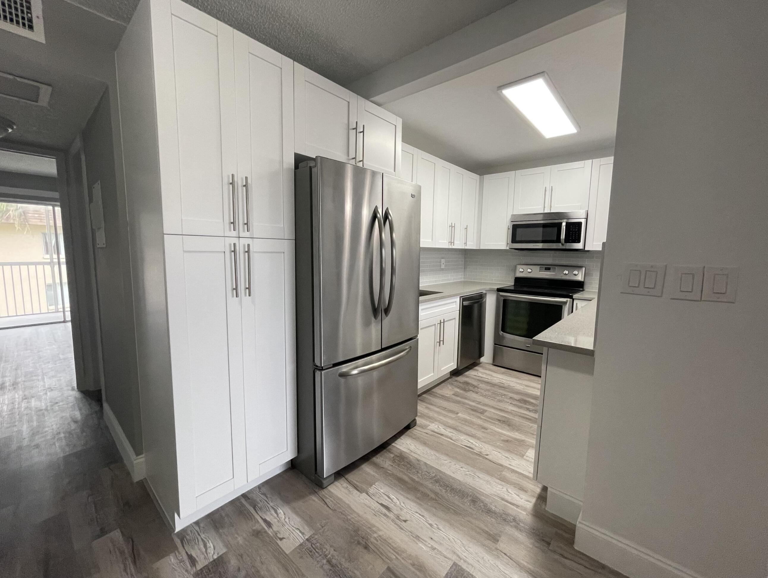 VILLAGE GREEN HAMPTON CON - Residential