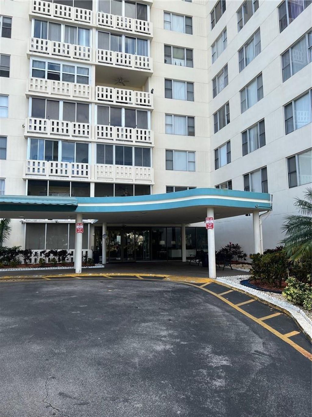 Photo of 4330 Hillcrest Dr #309, Hollywood, FL 33021 (MLS # F10365982)